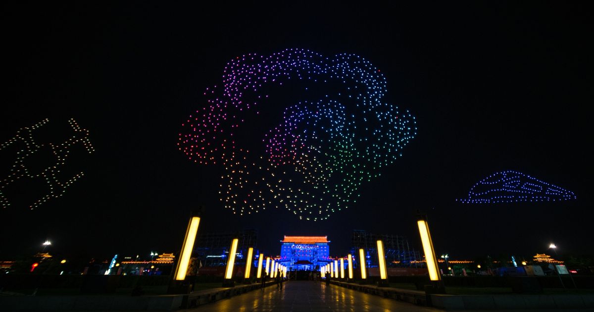 New record! 1,374 drones dance over ancient city wall of Xi’an